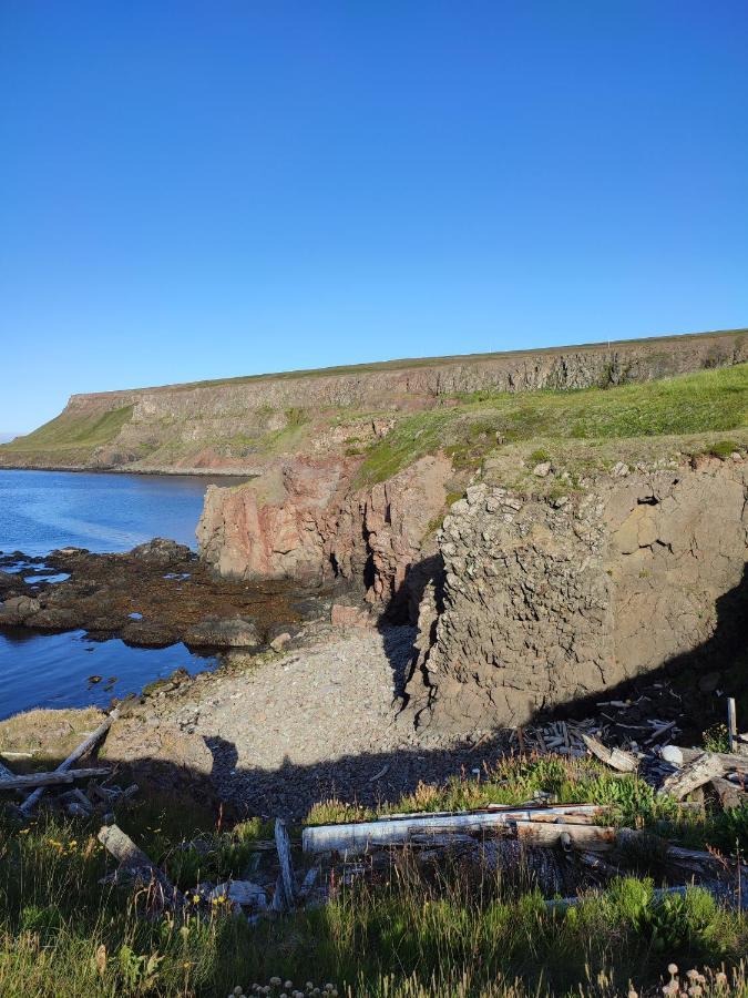 Happy-cove - By The Sea